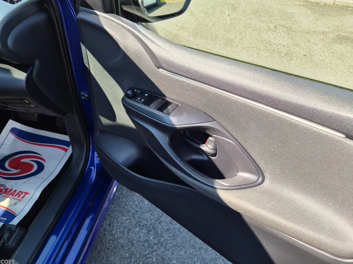 Toyota Yaris Hatchback, Petrol, 2022, Blue