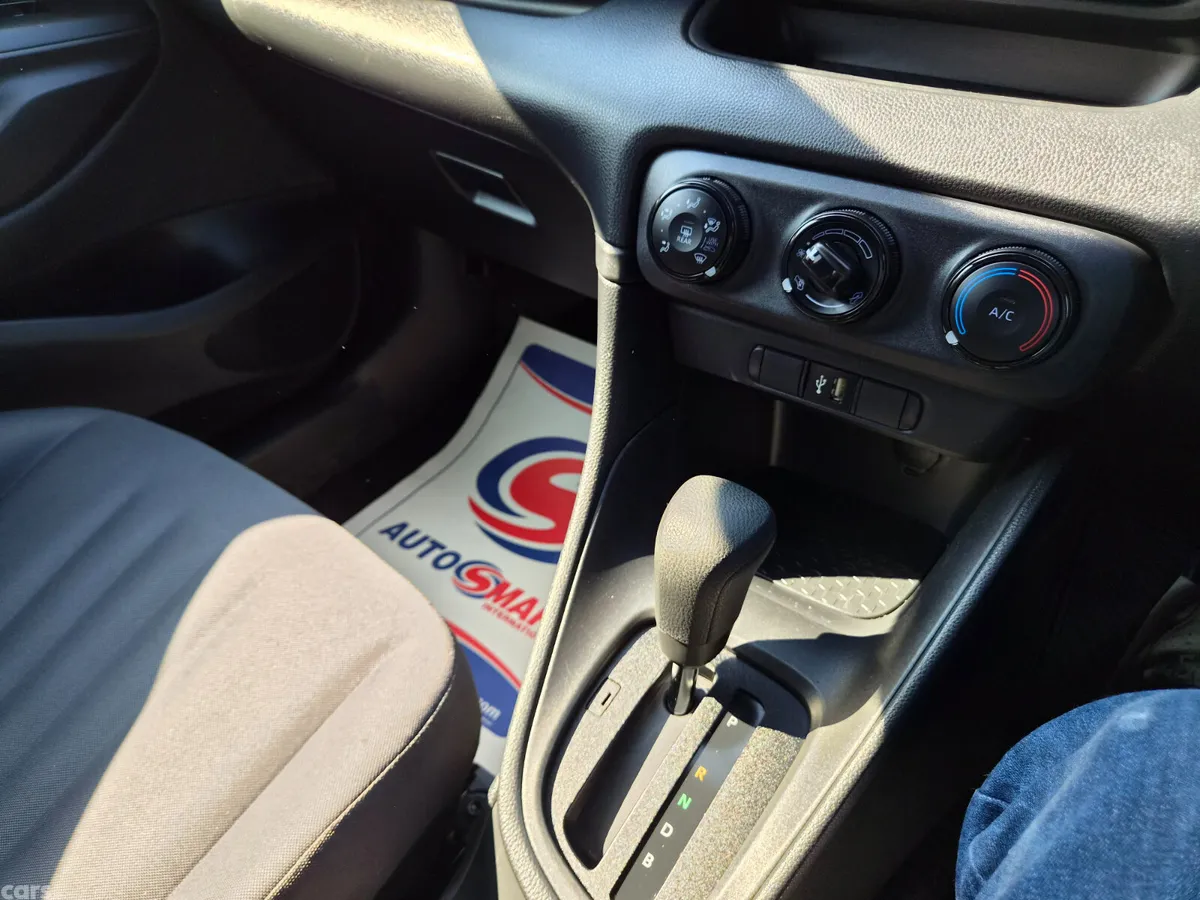 Toyota Yaris Hatchback, Petrol, 2022, Blue