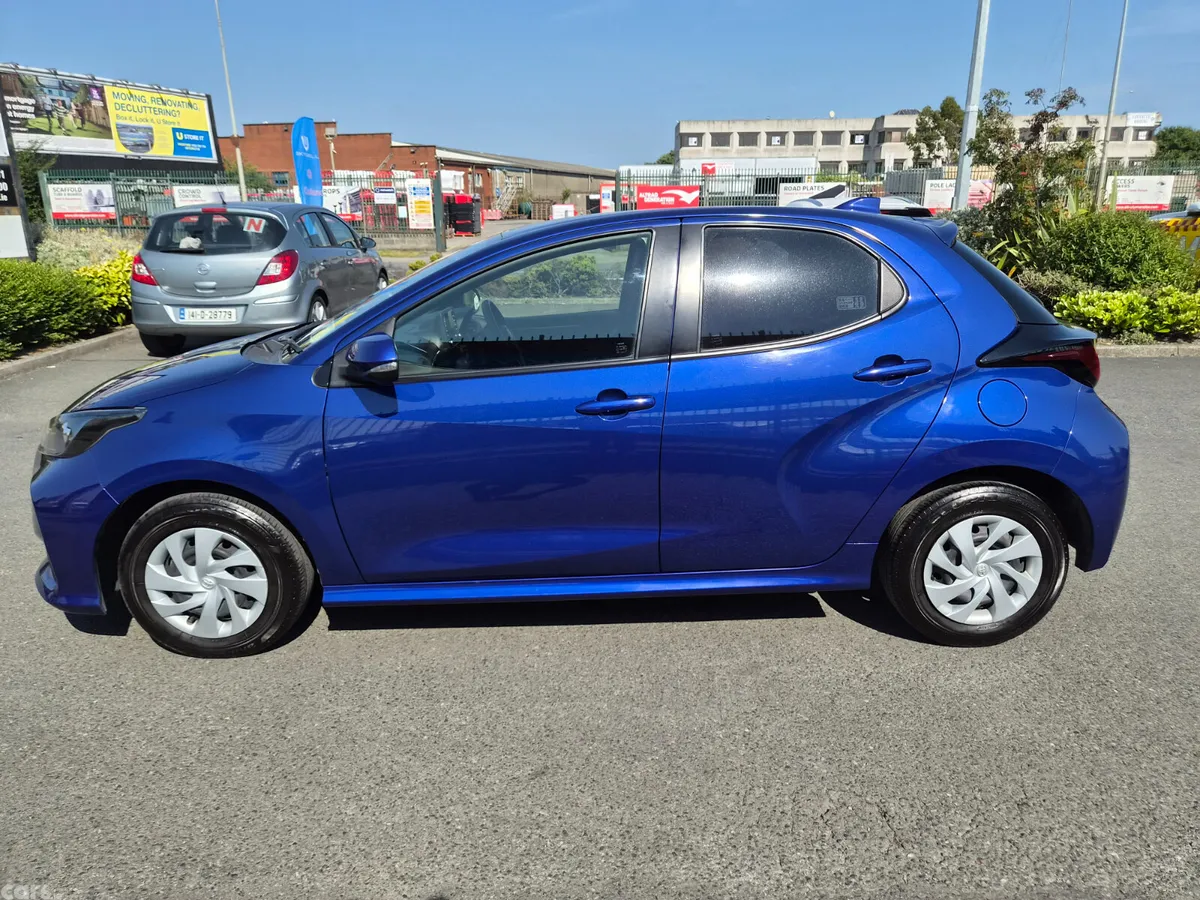 Toyota Yaris Hatchback, Petrol, 2022, Blue