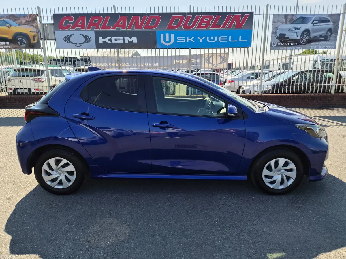 Toyota Yaris Hatchback, Petrol, 2022, Blue