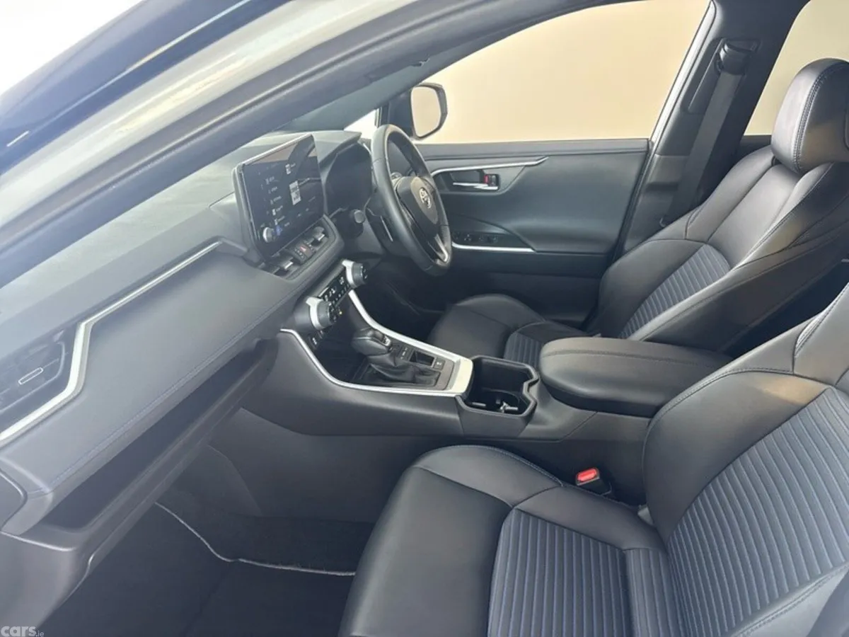 Toyota RAV4 SUV, Petrol Hybrid, 2023, White