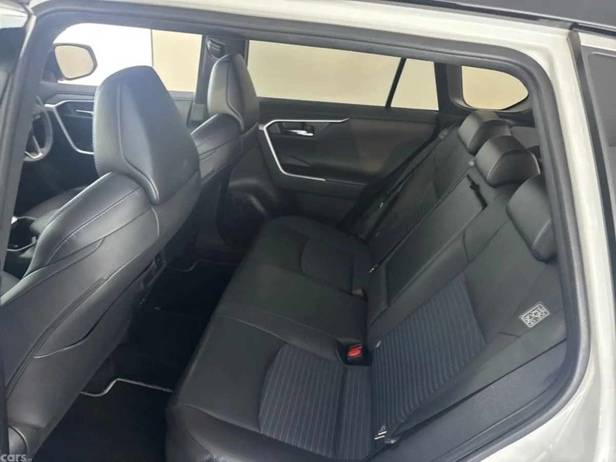 Toyota RAV4 SUV, Petrol Hybrid, 2023, White