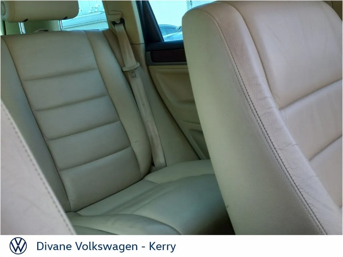 Volkswagen Touareg SUV, Diesel, 2006, Black