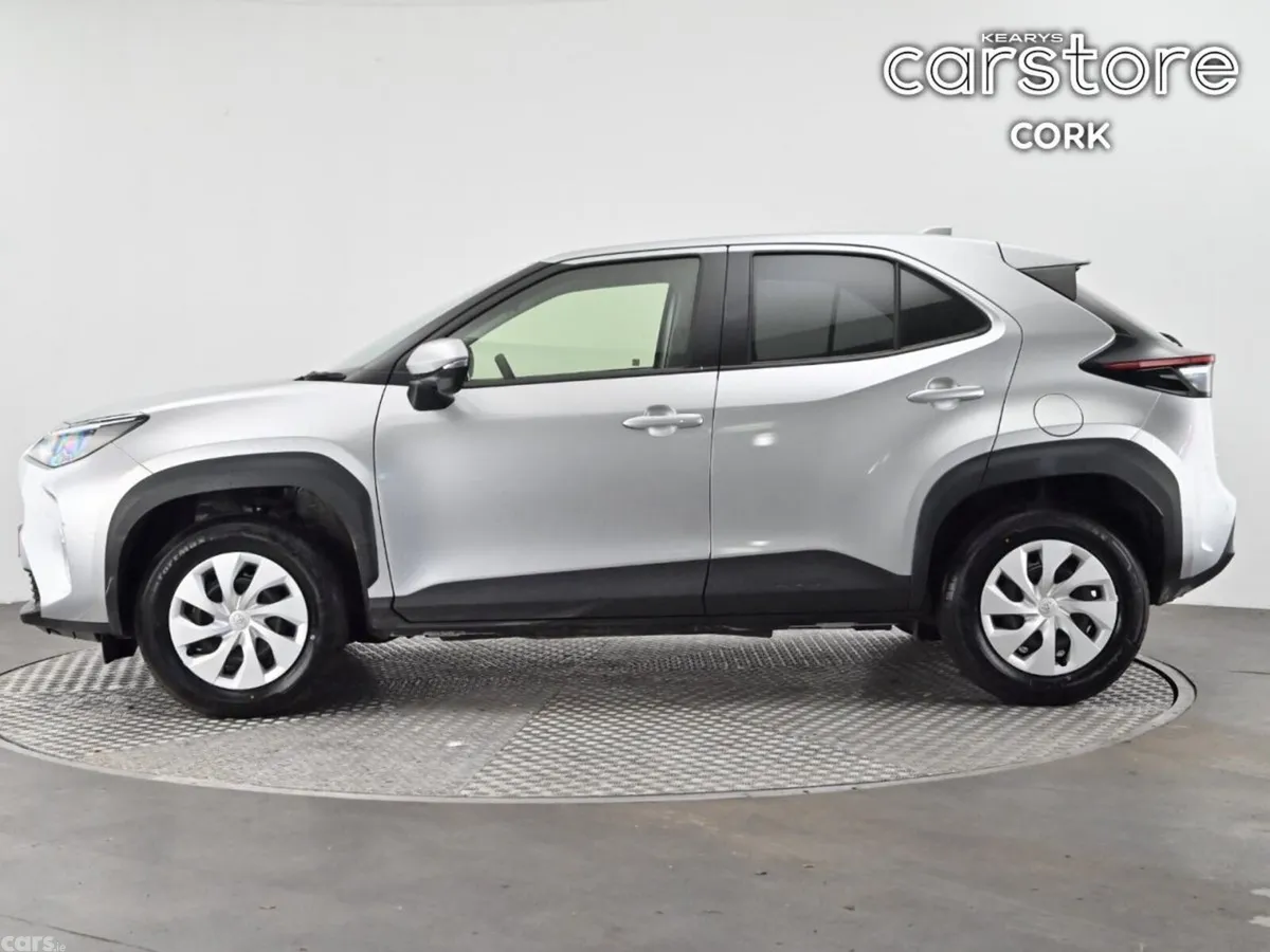Toyota Yaris Cross SUV, Petrol Hybrid, 2022, Silver