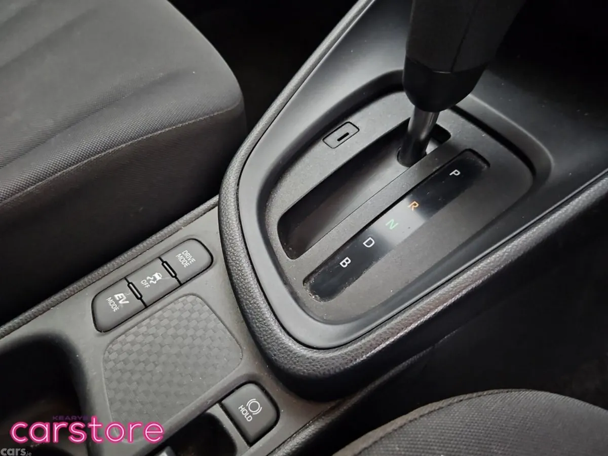 Toyota Yaris Cross SUV, Petrol Hybrid, 2022, Silver