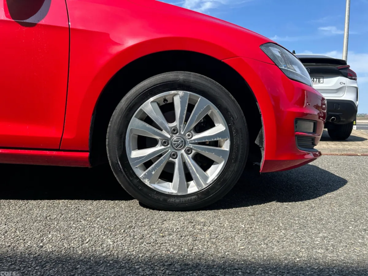 Volkswagen Golf Hatchback, Petrol, 2015, Red