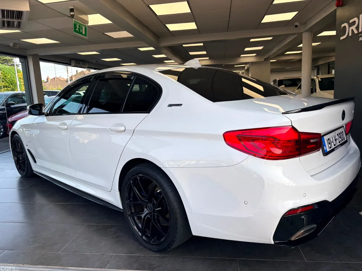 BMW 5-Series Saloon, Petrol Plug-in Hybrid, 2019, White