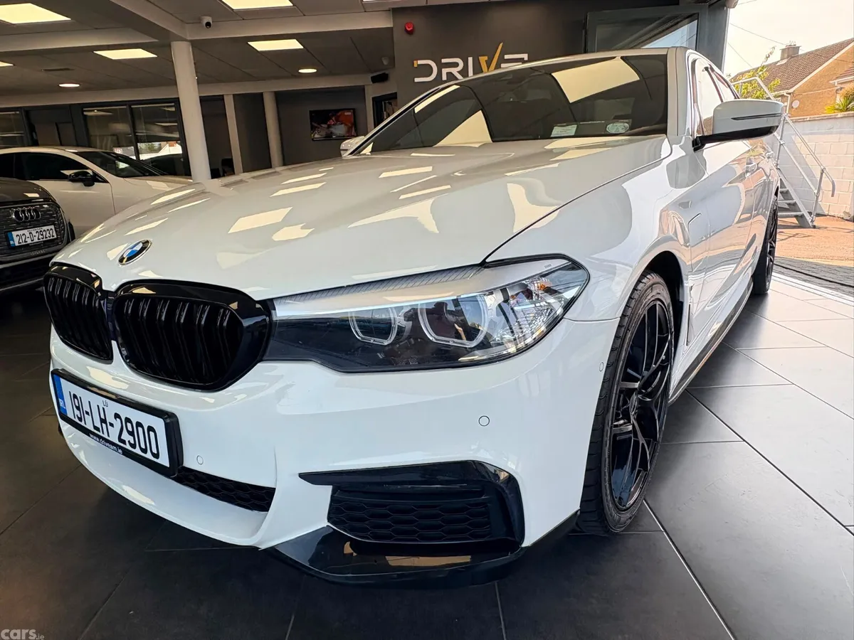 BMW 5-Series Saloon, Petrol Plug-in Hybrid, 2019, White