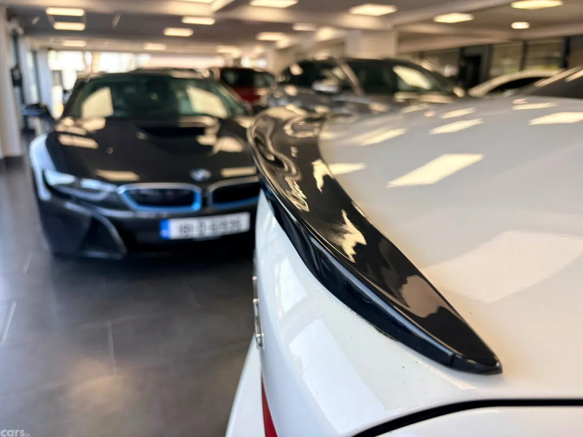 BMW 5-Series Saloon, Petrol Plug-in Hybrid, 2019, White