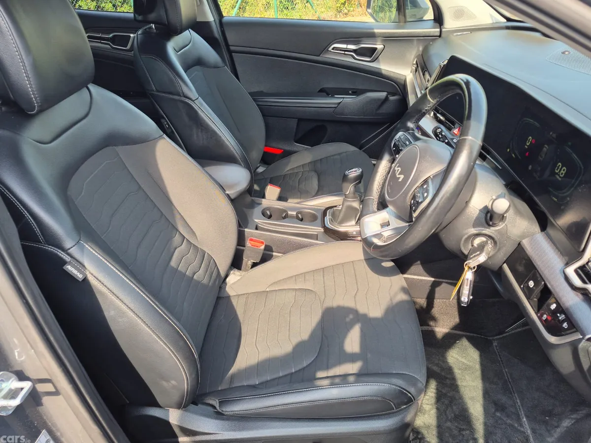 Kia Sportage SUV, Diesel Hybrid, 2023, Grey