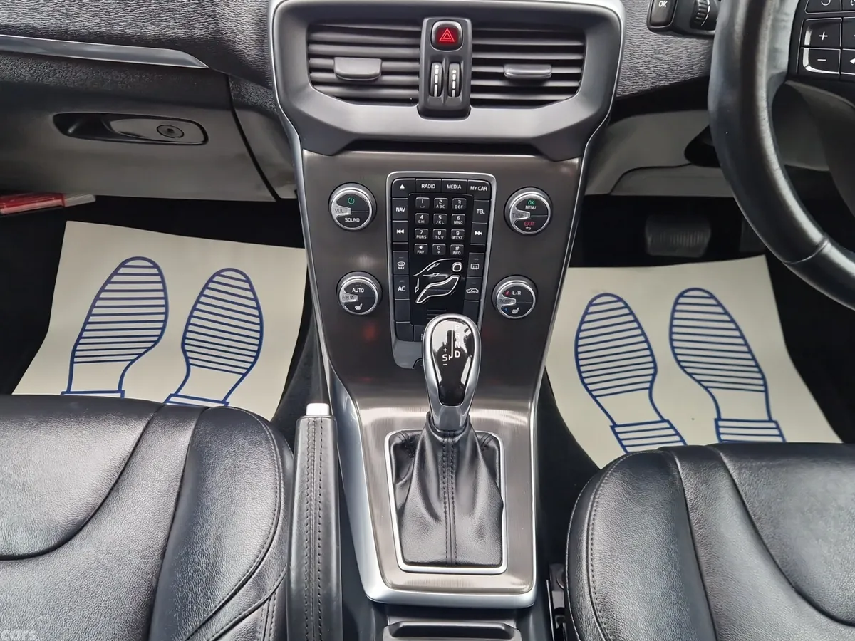 Volvo V40 Hatchback, Petrol, 2014, White