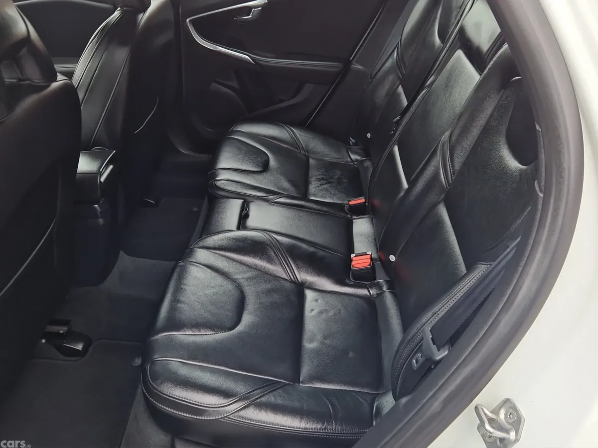Volvo V40 Hatchback, Petrol, 2014, White