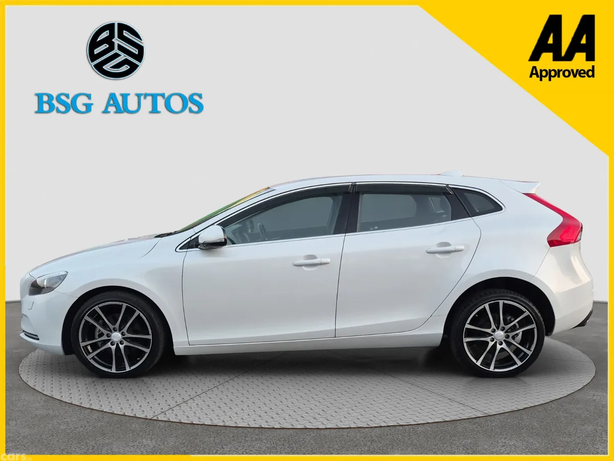 Volvo V40 Hatchback, Petrol, 2014, White