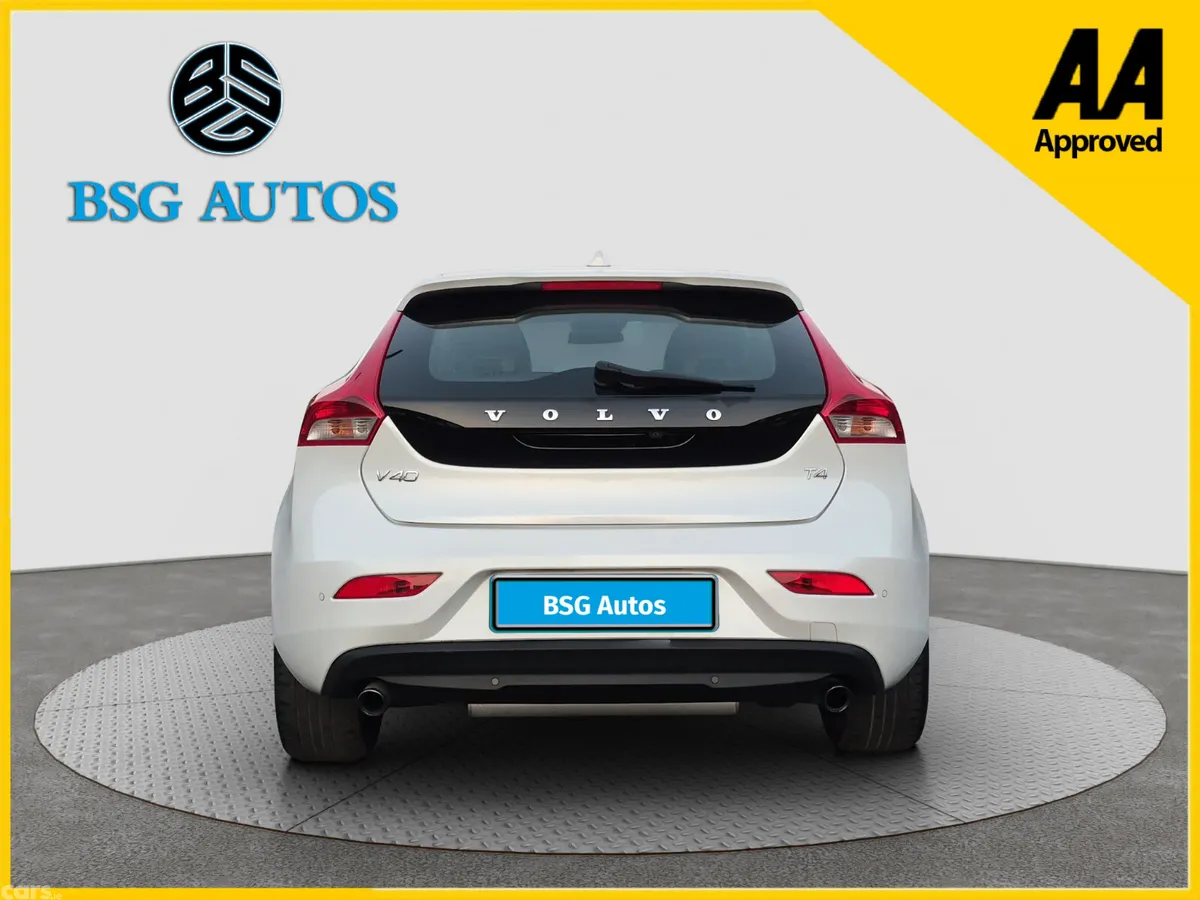Volvo V40 Hatchback, Petrol, 2014, White