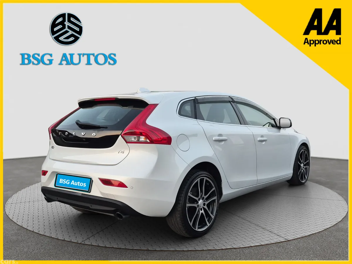 Volvo V40 Hatchback, Petrol, 2014, White