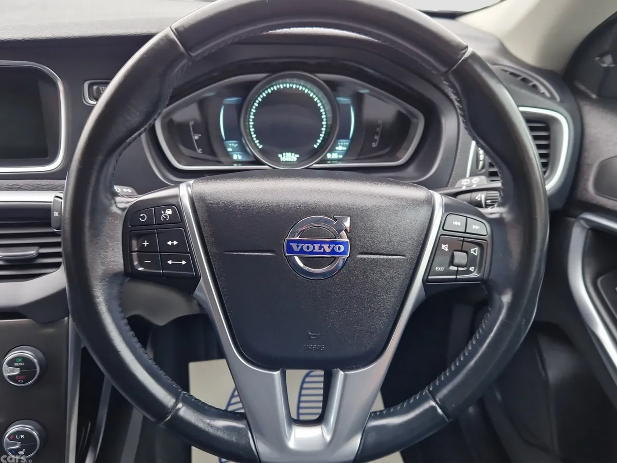 Volvo V40 Hatchback, Petrol, 2014, White