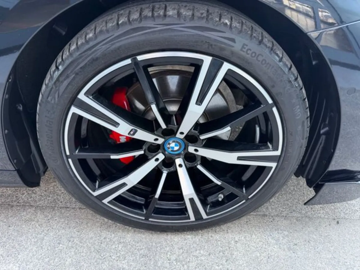 BMW 5-Series Saloon, Petrol Plug-in Hybrid, 2025, Black