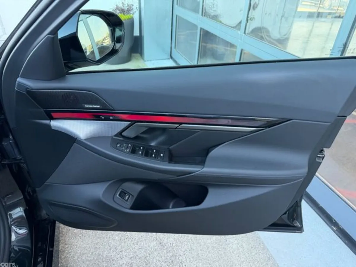 BMW 5-Series Saloon, Petrol Plug-in Hybrid, 2025, Black