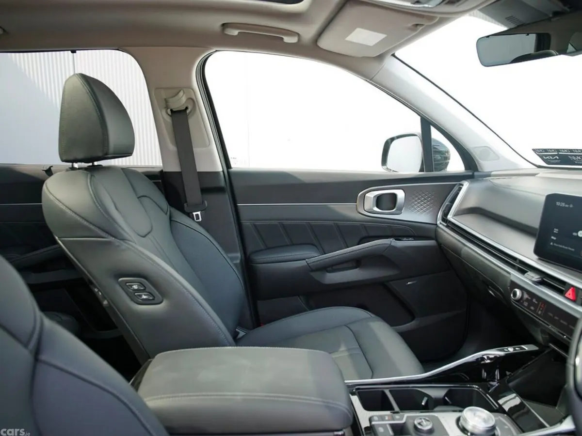 Kia Sorento SUV, Petrol Plug-in Hybrid, 2027, Black