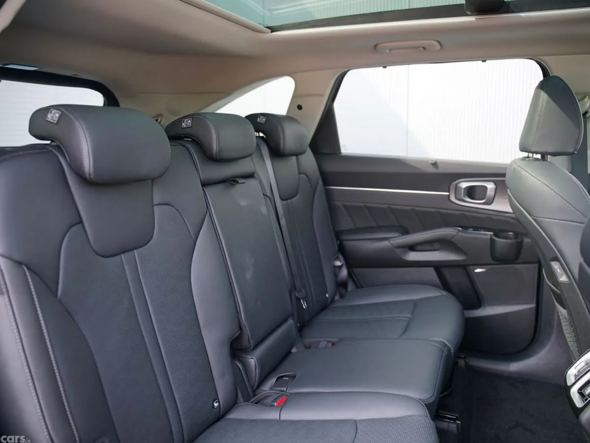 Kia Sorento SUV, Petrol Plug-in Hybrid, 2027, Black