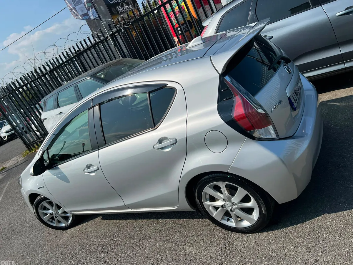 Toyota Aqua Hatchback, Petrol Hybrid, 2016, Silver