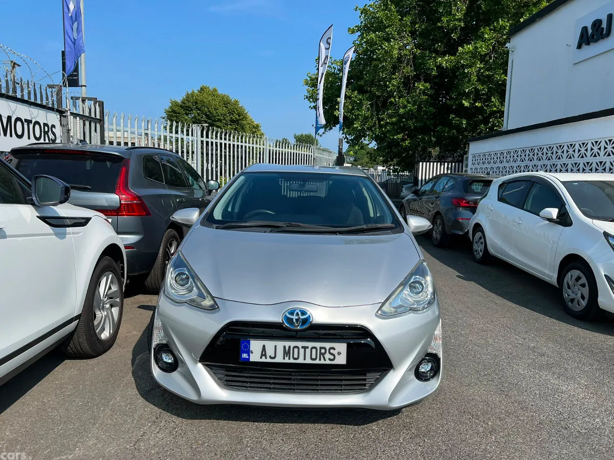 Toyota Aqua Hatchback, Petrol Hybrid, 2016, Silver