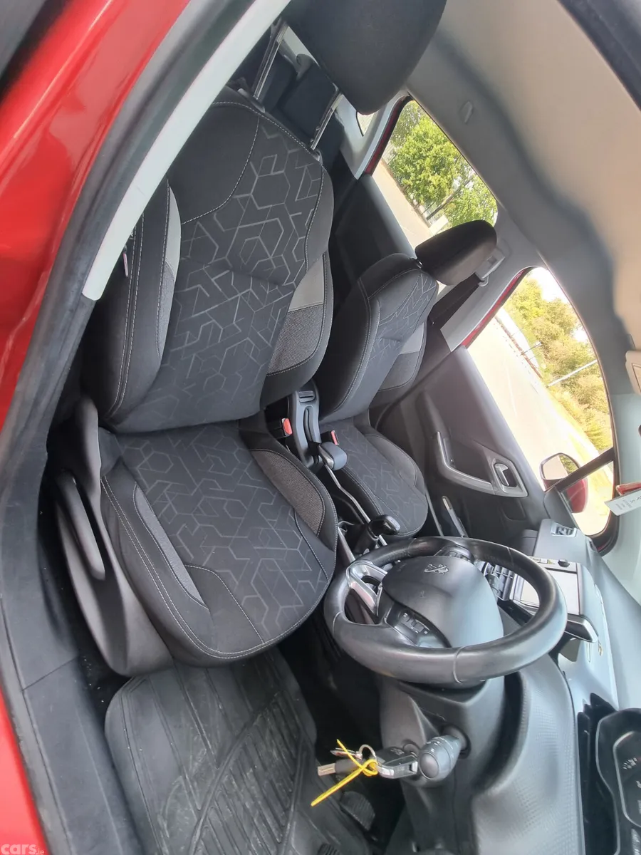 Peugeot 2008 Estate, Diesel, 2017, Red
