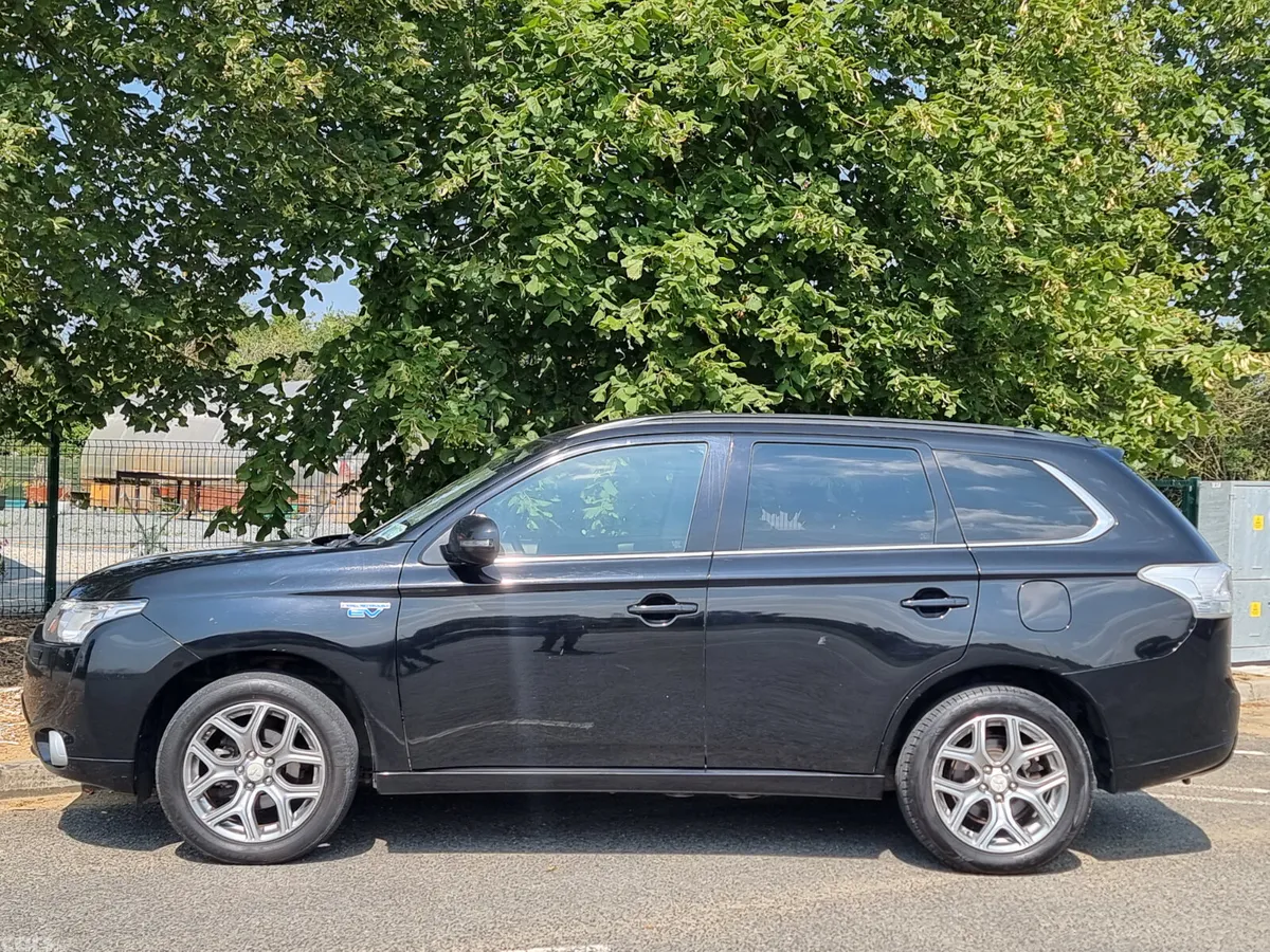 Mitsubishi Outlander SUV, Petrol Plug-in Hybrid, 2015, Black