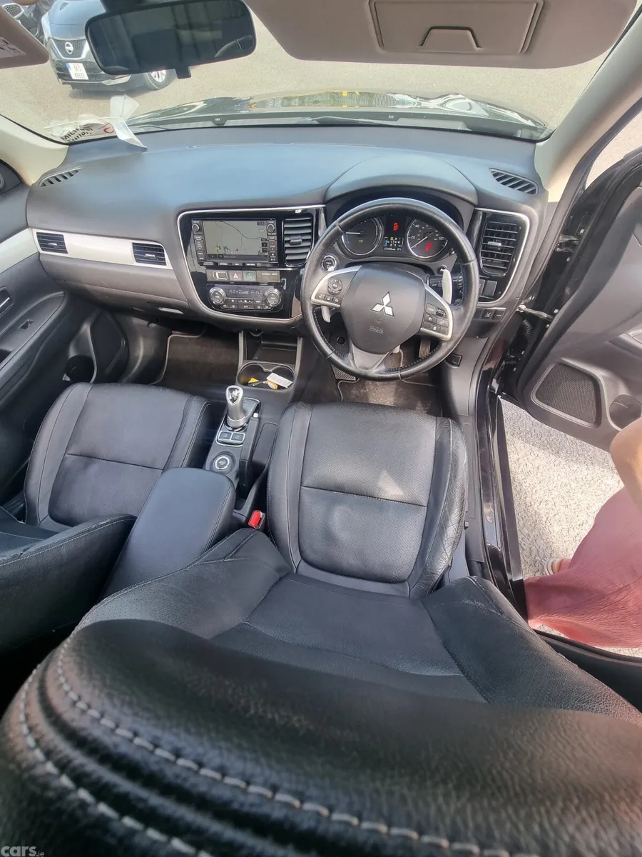 Mitsubishi Outlander SUV, Petrol Plug-in Hybrid, 2015, Black