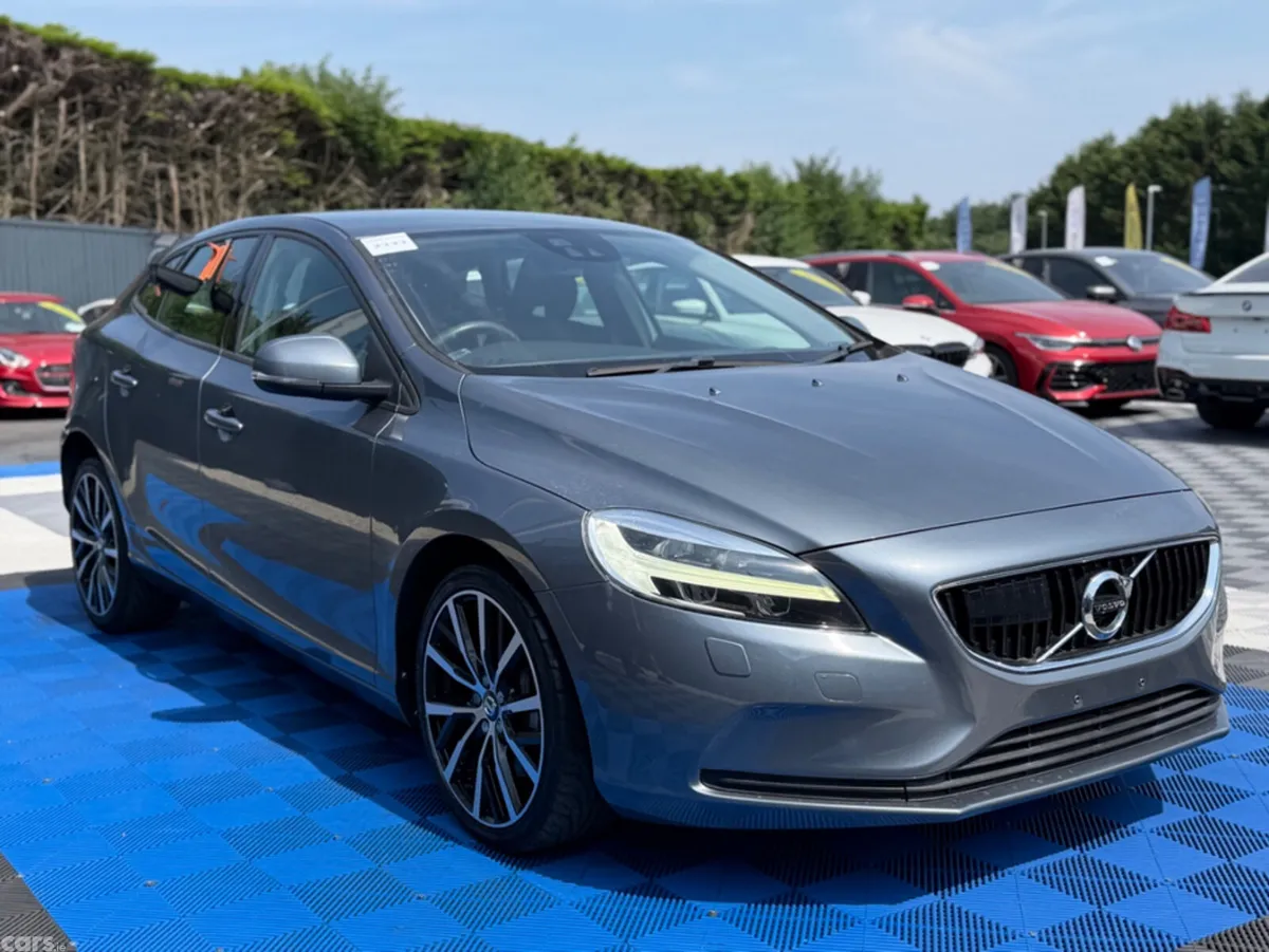 Volvo V40 Hatchback, Diesel, 2018, Grey