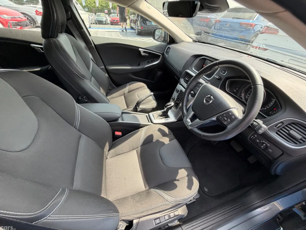 Volvo V40 Hatchback, Diesel, 2018, Grey