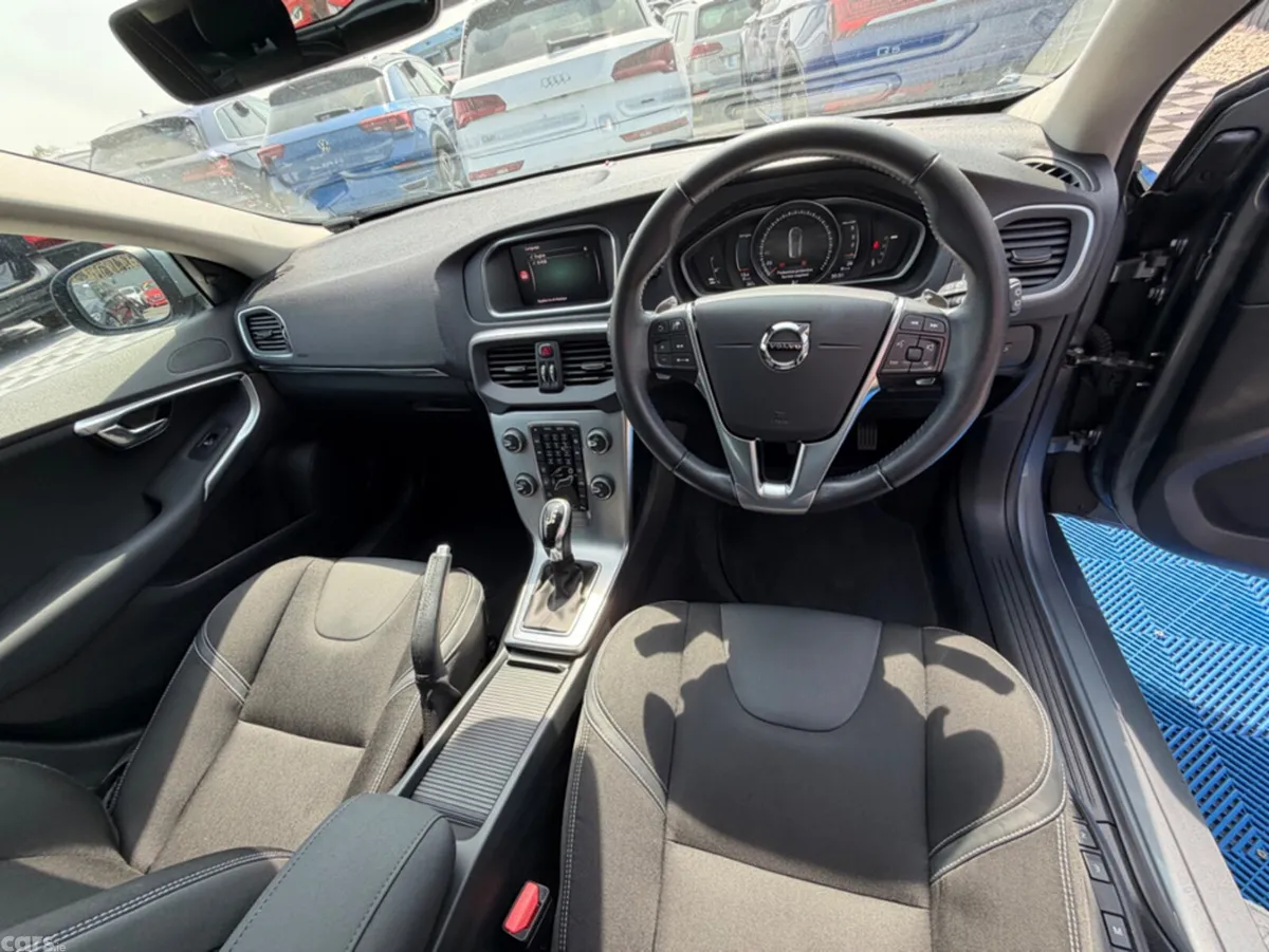Volvo V40 Hatchback, Diesel, 2018, Grey
