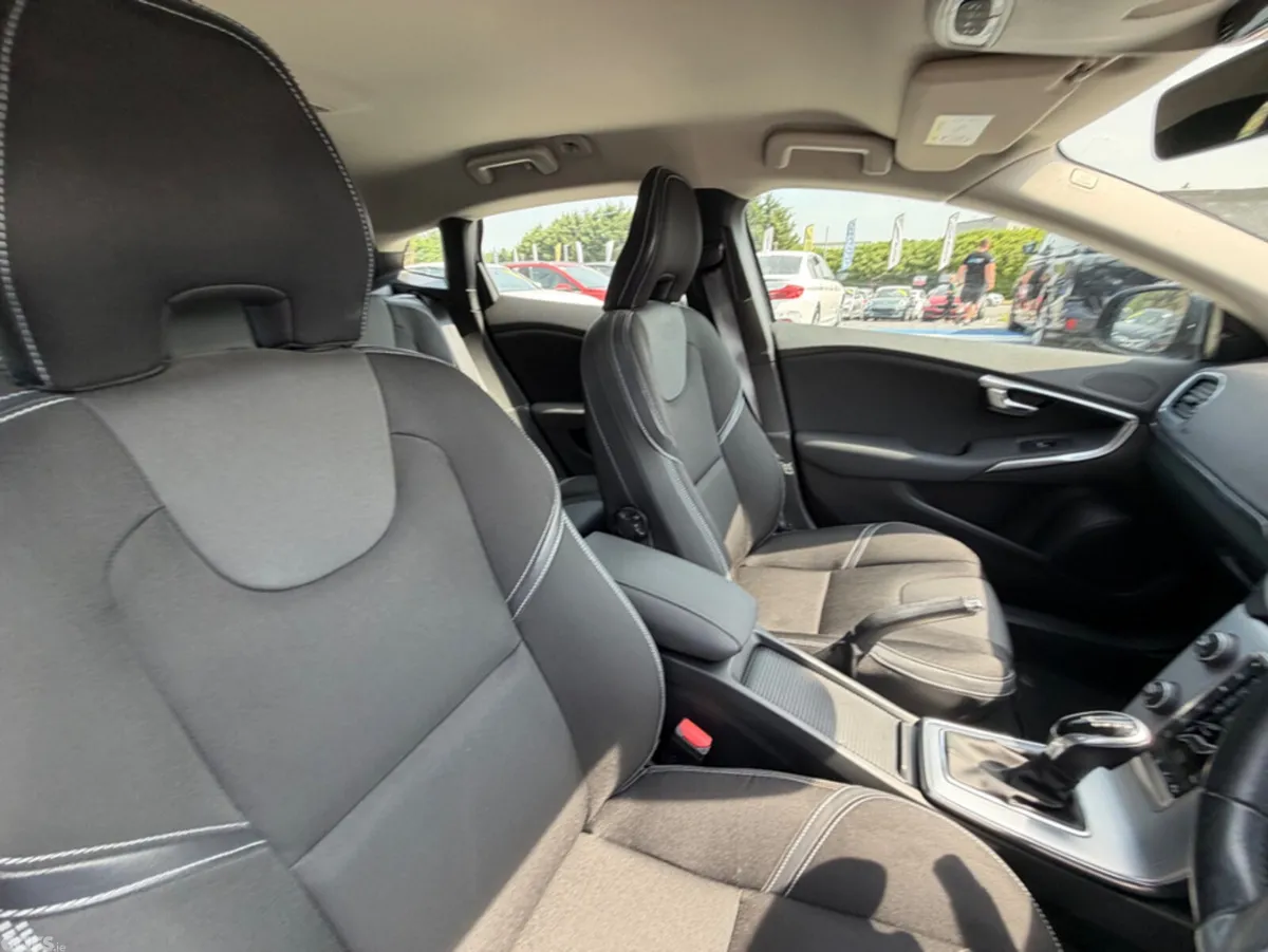 Volvo V40 Hatchback, Diesel, 2018, Grey