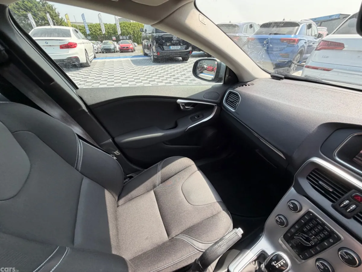 Volvo V40 Hatchback, Diesel, 2018, Grey