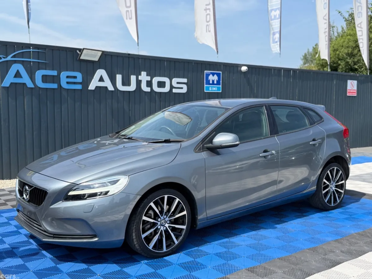 Volvo V40 Hatchback, Diesel, 2018, Grey