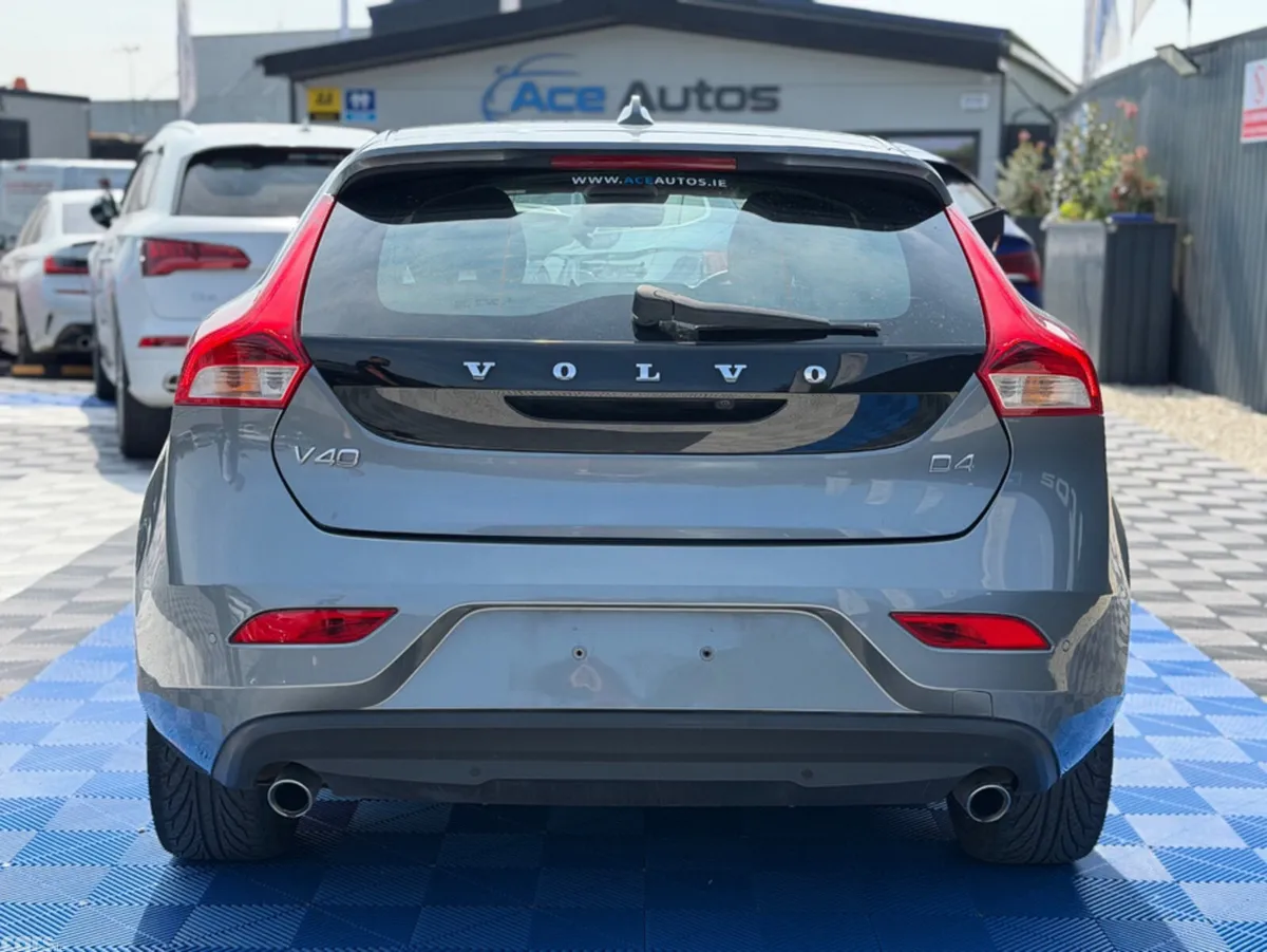 Volvo V40 Hatchback, Diesel, 2018, Grey