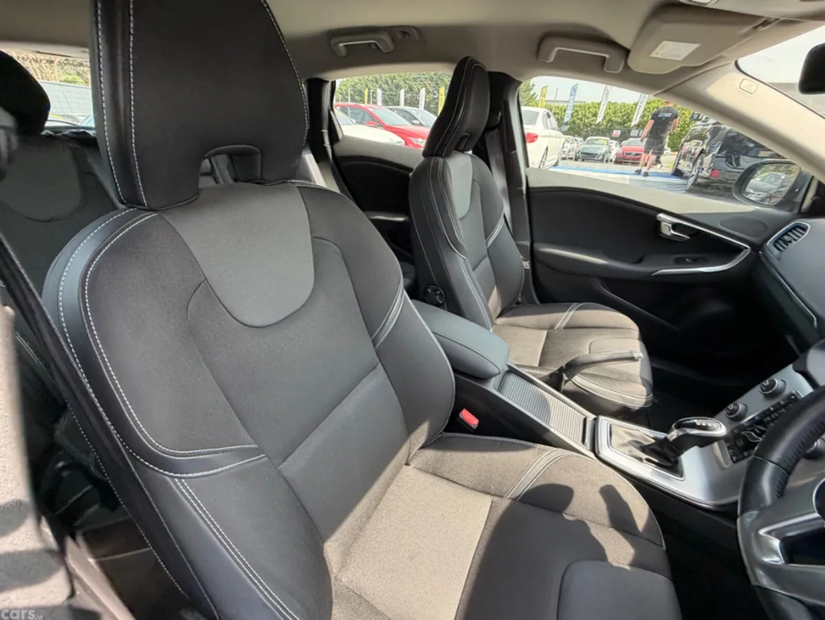 Volvo V40 Hatchback, Diesel, 2018, Grey