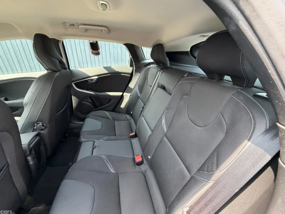 Volvo V40 Hatchback, Diesel, 2018, Grey