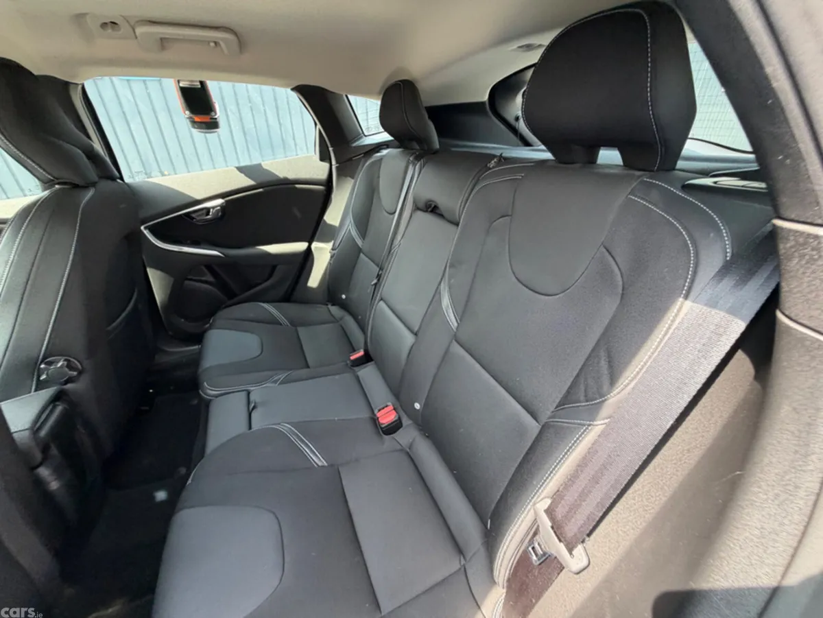 Volvo V40 Hatchback, Diesel, 2018, Grey