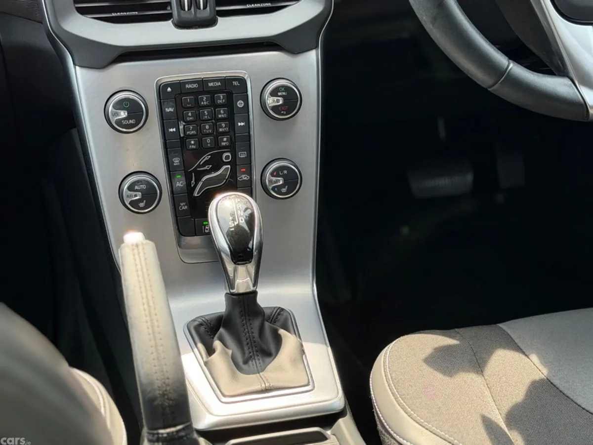 Volvo V40 Hatchback, Diesel, 2018, Grey