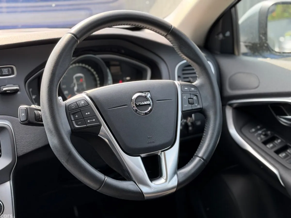Volvo V40 Hatchback, Diesel, 2018, Grey