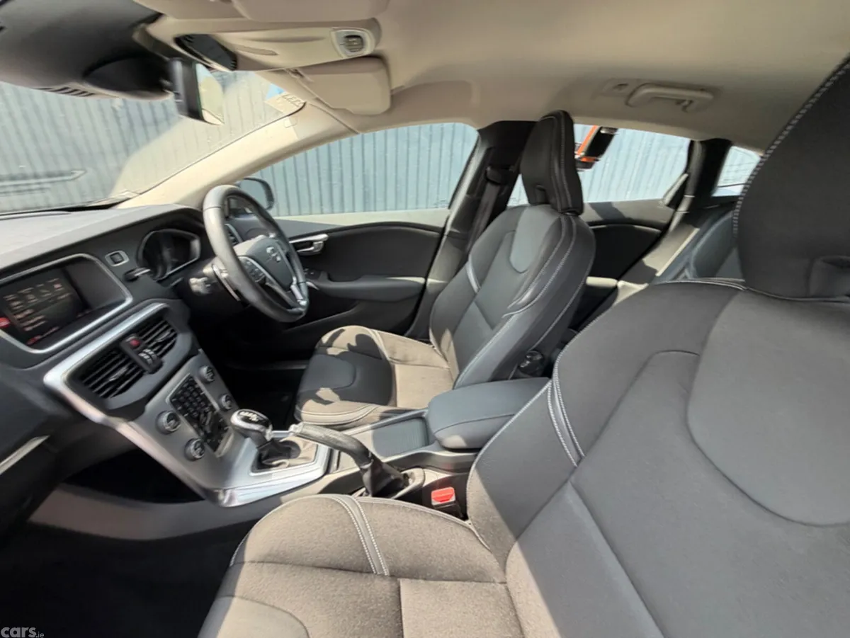 Volvo V40 Hatchback, Diesel, 2018, Grey