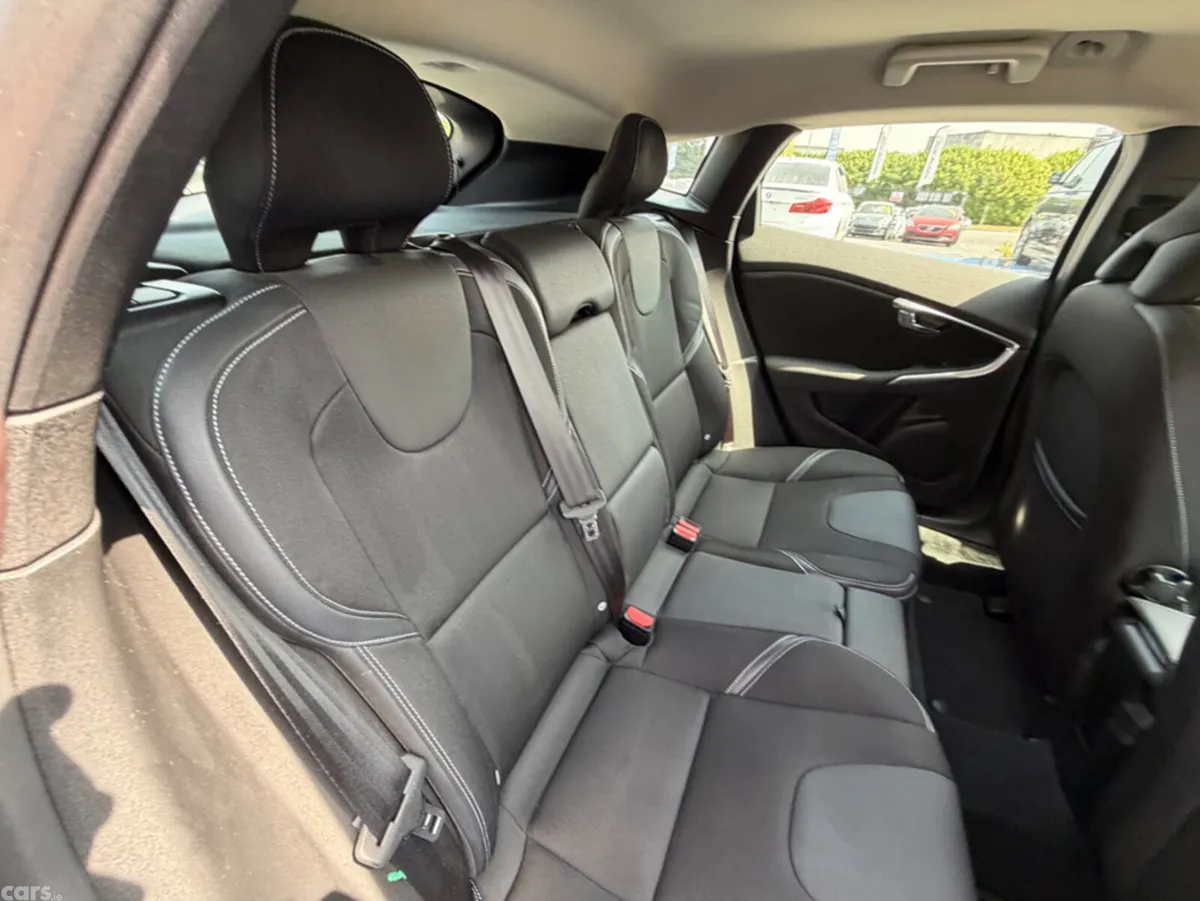 Volvo V40 Hatchback, Diesel, 2018, Grey