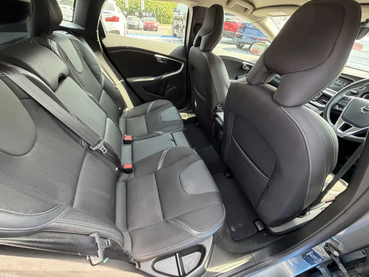 Volvo V40 Hatchback, Diesel, 2018, Grey