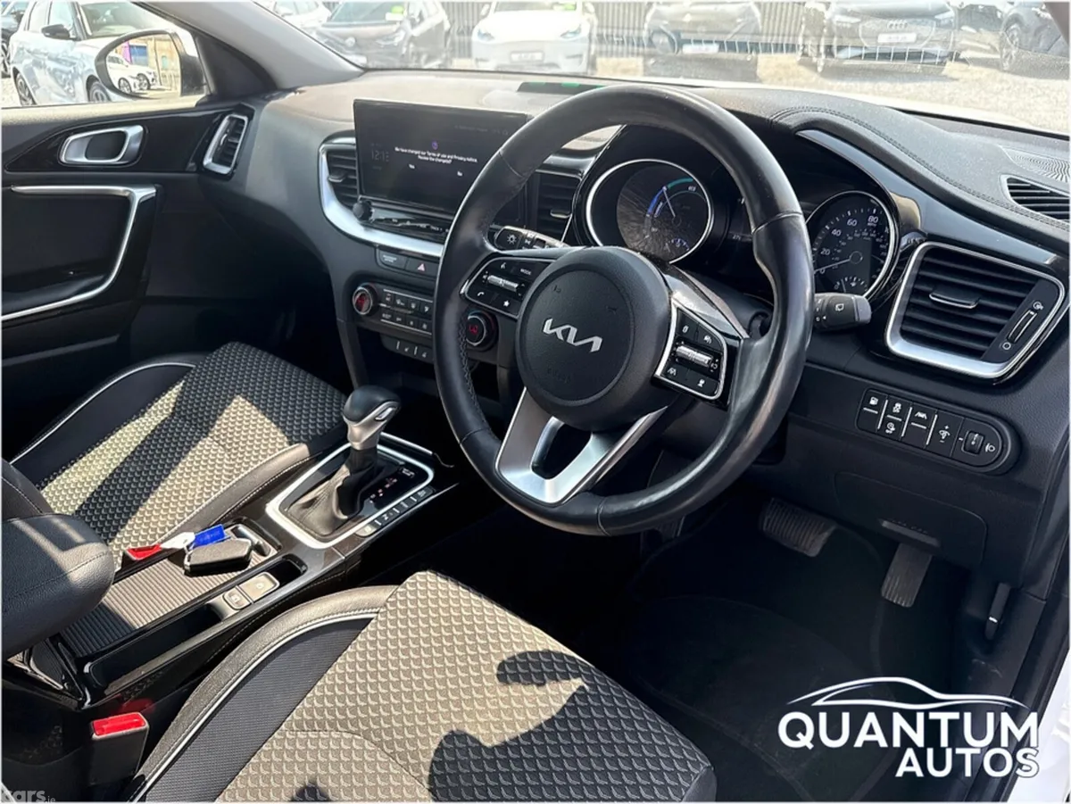 Kia XCeed Hatchback, Petrol Plug-in Hybrid, 2023, White