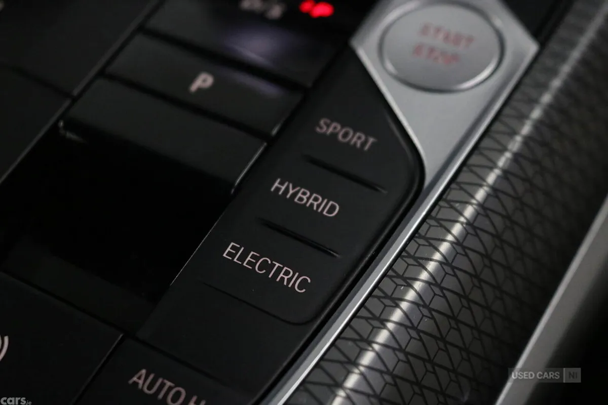 BMW 3-Series Saloon, Petrol Hybrid, 2023, White