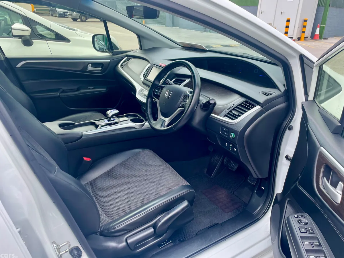 Honda Jade MPV, Petrol Hybrid, 2015, White