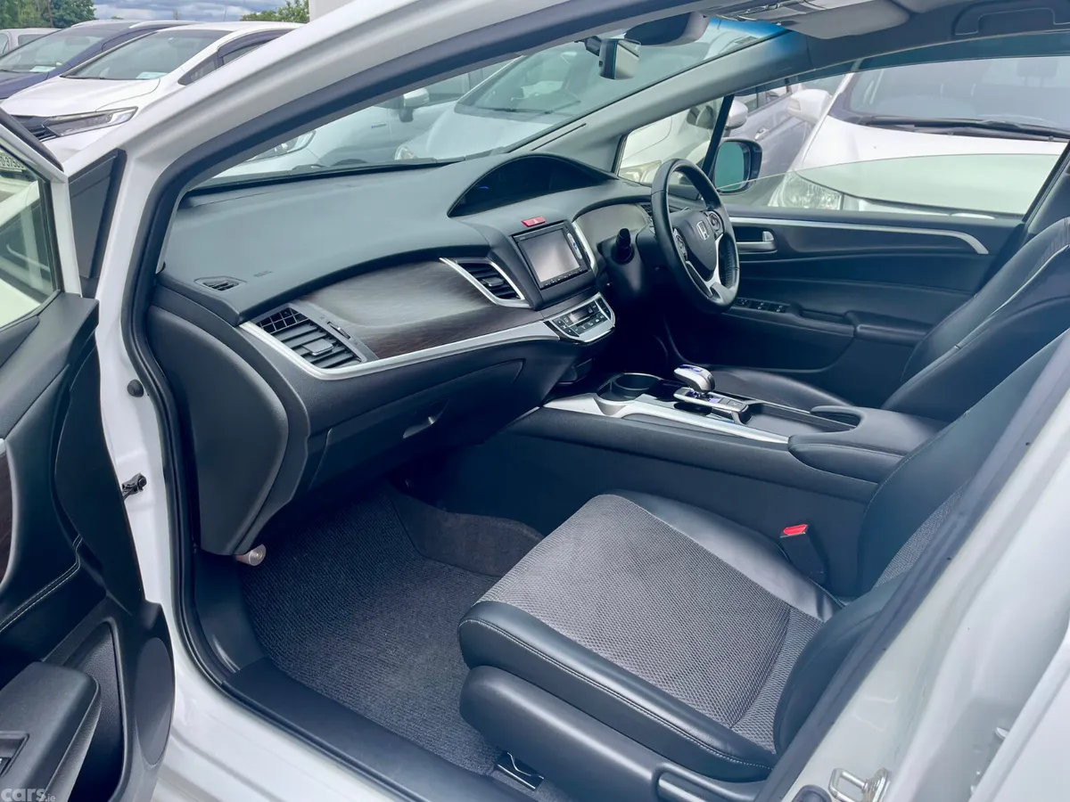Honda Jade MPV, Petrol Hybrid, 2015, White