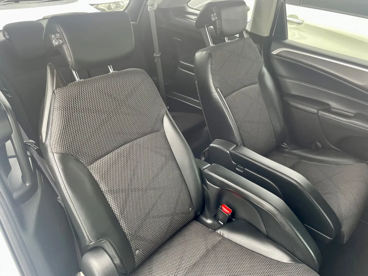 Honda Jade MPV, Petrol Hybrid, 2015, White