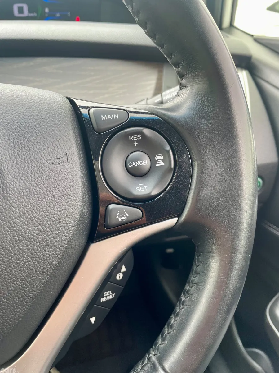 Honda Jade MPV, Petrol Hybrid, 2015, White